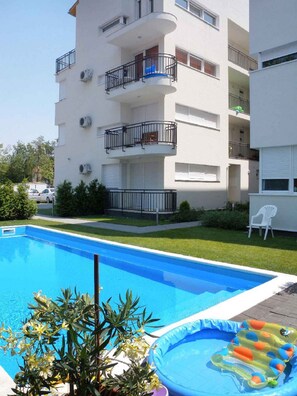 A heated pool - Holiday apartment with pool Wi-Fi and tasteful decoration (Siófok)