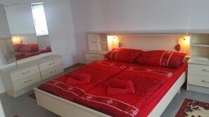7 Schlafzimmer, Reisekinderbett, WLAN, Bettwäsche