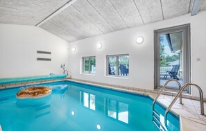Indendørs pool