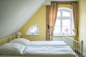 3 bedrooms, travel crib, WiFi, bed sheets - Gemütliches Eck am Türmchen - Pütnitz Castle - Canoe special from 4 nights (06. Jan to (Ribnitz-Damgarten)