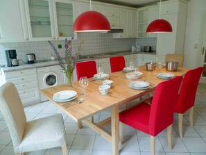 Kühlschrank, Mikrowelle, Ofen, Geschirrspüler