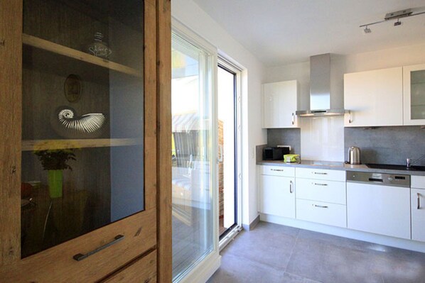 Kühlschrank, Mikrowelle, Ofen, Geschirrspüler