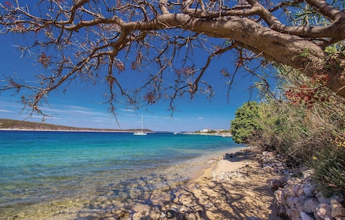 3 huonemajoitusta Barbat-Rab