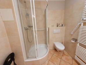 Unclassified image, 2 of 12, button - (169/1) 2-room apartment - lake view - apartment house Atlantik (Kühlungsborn)