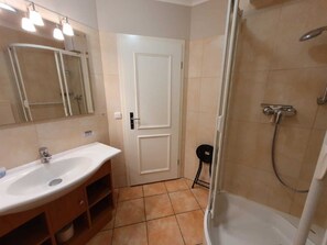 Shower - (169/1) 2-room apartment - lake view - apartment house Atlantik (Kühlungsborn)
