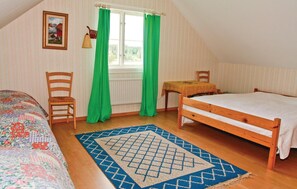 2 Schlafzimmer, Reisekinderbett