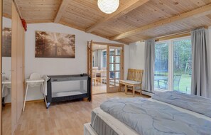 3 bedrooms, travel crib, free WiFi