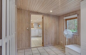 Interior - Beautiful home in Højby with WiFi (Højby)