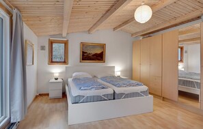 3 bedrooms, travel crib, free WiFi