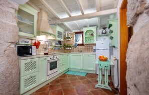 Fridge, stovetop, dishwasher, coffee/tea maker