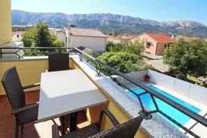 Outdoor dining - Holiday apartment mit Pool (Baška)