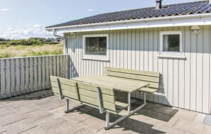 Outdoor dining - 3 bedroom cozy home in Løkken (Løkken)