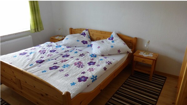 2 bedrooms, travel crib, WiFi, bed sheets