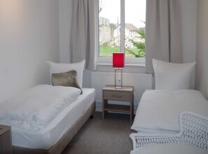2 bedrooms, in-room safe, WiFi, bed sheets