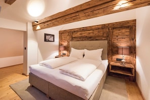 3 chambres, coffres-forts dans les chambres, Wi-Fi, draps fournis