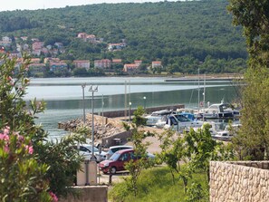 Marina - Holiday apartment 50 m from the beach (Čižići)