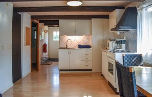 Fridge, stovetop, coffee/tea maker, cookware/dishes/utensils - Stunning home in Tomelilla with WiFi (Tomelilla)