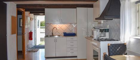 Fridge, stovetop, coffee/tea maker