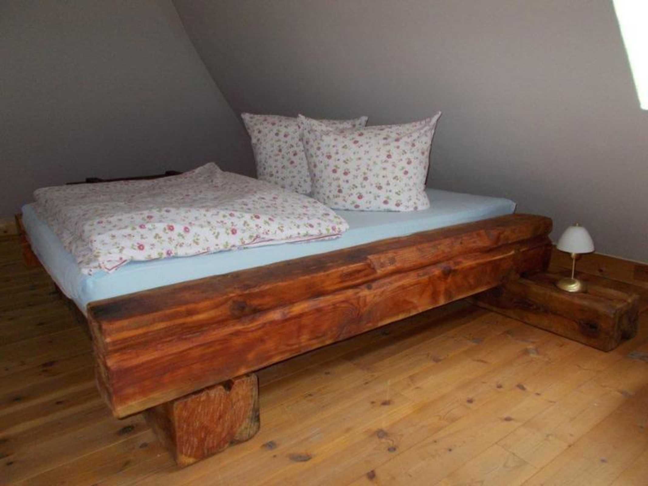 3 makuuhuonetta, vauvan matkasänky, vuodevaatteet