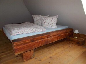 3 habitaciones, cuna de viaje y ropa de cama 