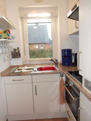 Kühlschrank, Mikrowelle, Ofen, Geschirrspüler