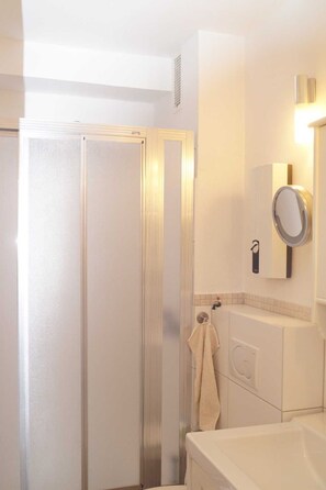 Unclassified image, 5 of 17, button