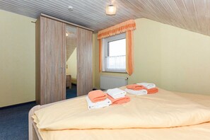 2 bedrooms, travel cot