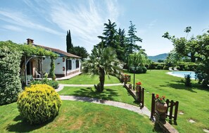 Property grounds - Nice home in Caldana GR (Caldana GR)