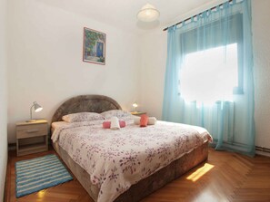 3 bedrooms, iron/ironing board, Internet