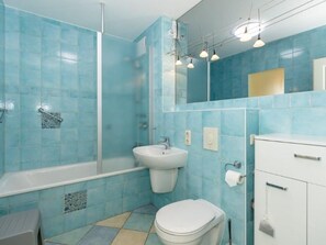 Bathroom - (259) 3-room apartment-Hafenstrasse-lake view - apartment complex vacation dreams (Kühlungsborn)