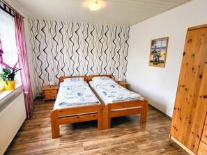 2 bedrooms, travel cot, WiFi, bed sheets