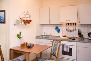 Køleskab, ovn, højstol