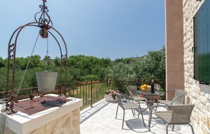 Outdoor dining - 1 bedroom nice home in Smokvica (Smokvica)