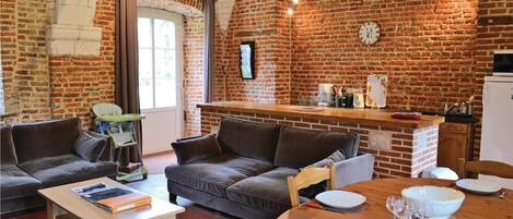 Fireplace, DVD player