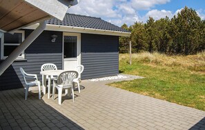 Outdoor dining - Gorgeous home in Blåvand with sauna (Blåvand)