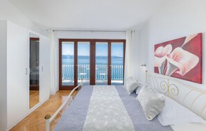 4 chambres, lit de bébé portatif, accès au Wi-Fi (inclus)