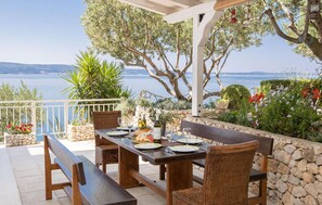 Outdoor dining - Nice home in Krilo Jesenice (Krilo Jesenice)