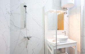 Shower - Awesome home in Krilo Jesenice (Krilo Jesenice)