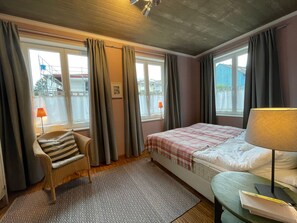 3 habitaciones, escritorio, cuna de viaje y wifi 