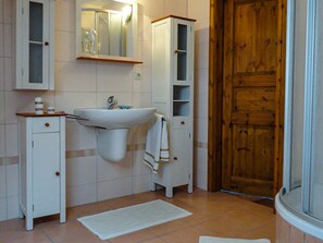 Unclassified image, 3 of 22, button