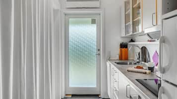 Fridge, stovetop, dishwasher, coffee/tea maker
