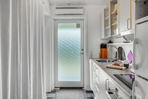 Refrigerador, microondas, parrilla de estufa y lavavajillas 