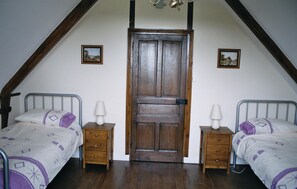 5 bedrooms, travel crib, free WiFi