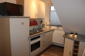 Kühlschrank, Mikrowelle, Ofen, Geschirrspüler