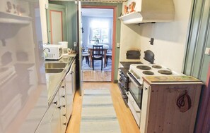 Fridge, stovetop, coffee/tea maker