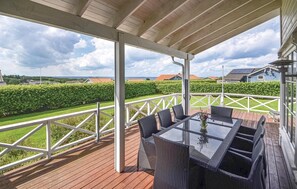 Outdoor dining - 3 bedroom amazing home in Vinderup (Vinderup)