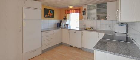 Kühlschrank, Herdplatte, Geschirrspüler
