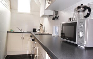 KĂŒhlschrank, Herdplatte, GeschirrspĂŒler