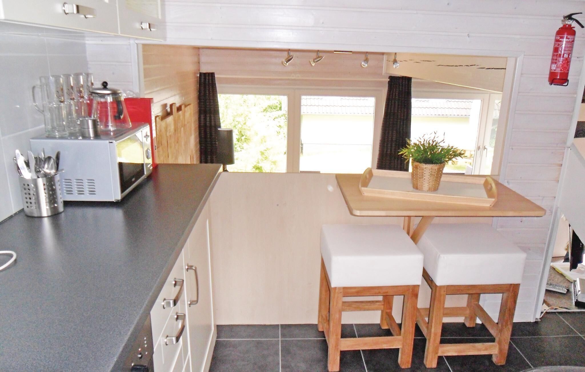 Kühlschrank, Mikrowelle, Herdplatte, Geschirrspüler