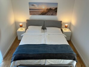2 Schlafzimmer, Schreibtisch, WLAN